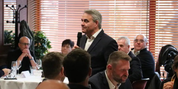 visuel [RETOUR EN IMAGES] DEJEUNER AVEC XAVIER BERTRAND